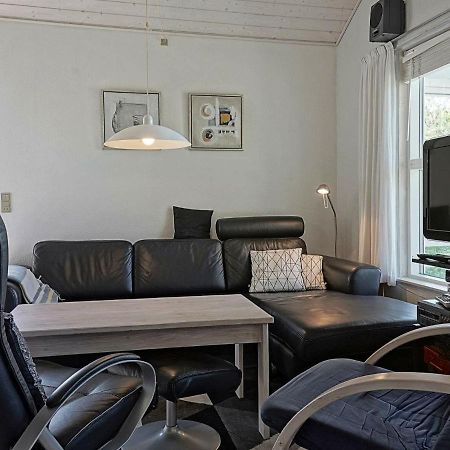 Three-Bedroom Holiday Home In Hasle 3 Vang  Екстериор снимка