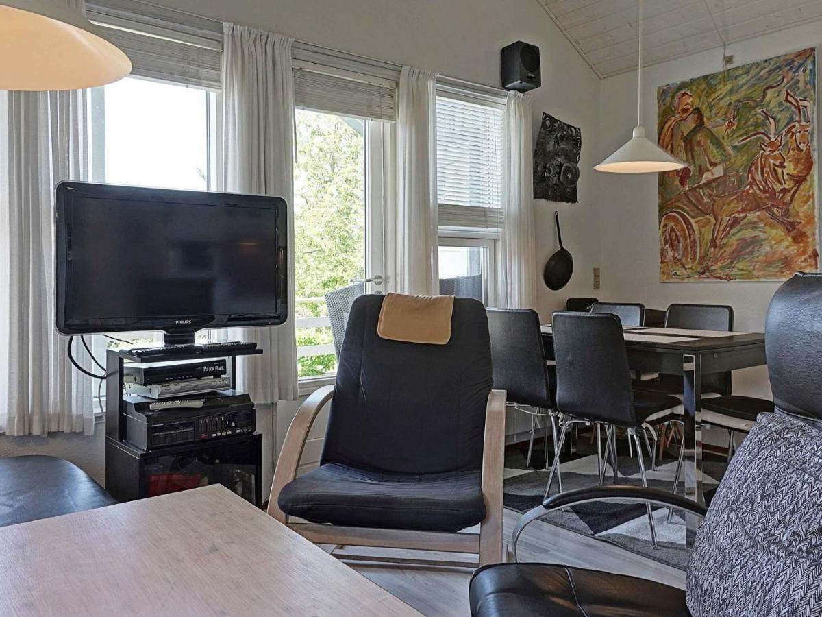 Three-Bedroom Holiday Home In Hasle 3 Vang  Стая снимка