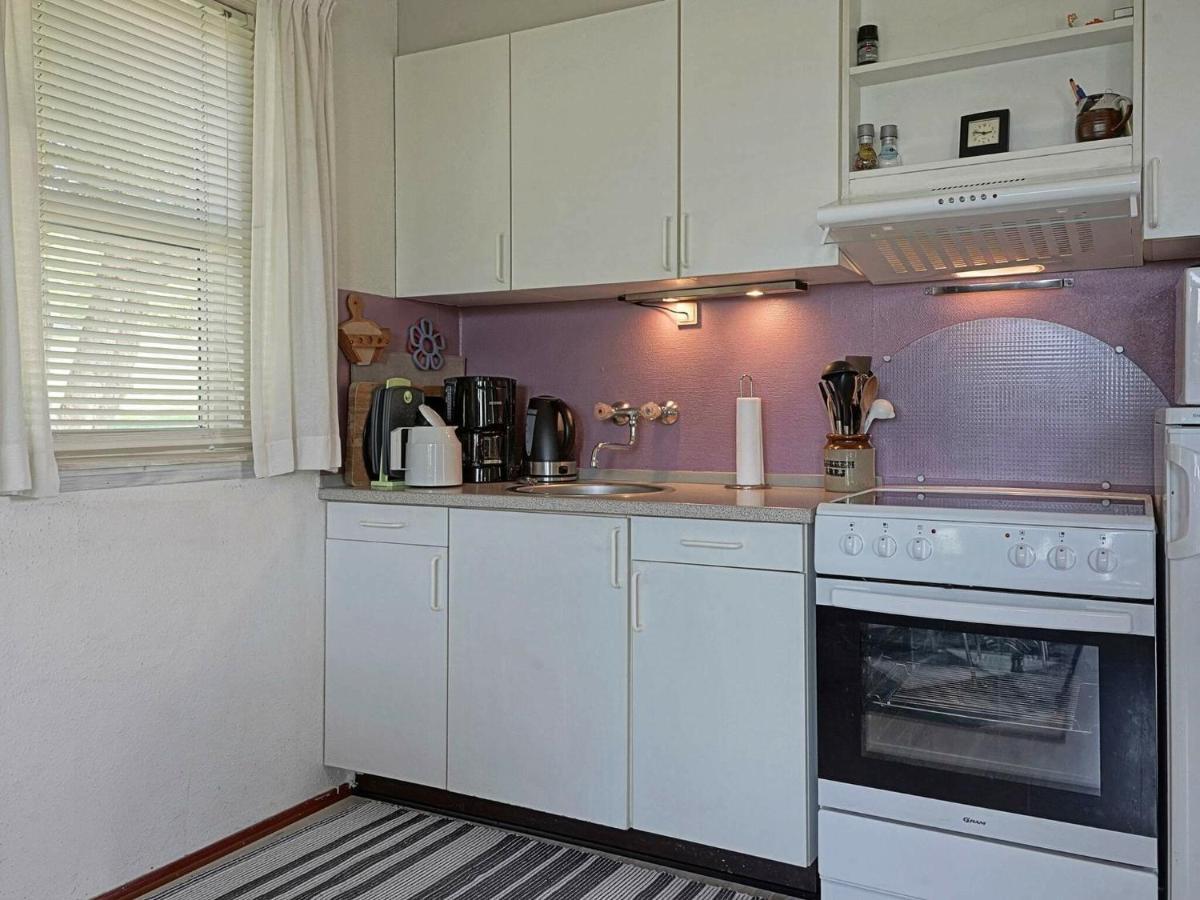 Three-Bedroom Holiday Home In Hasle 3 Vang  Стая снимка