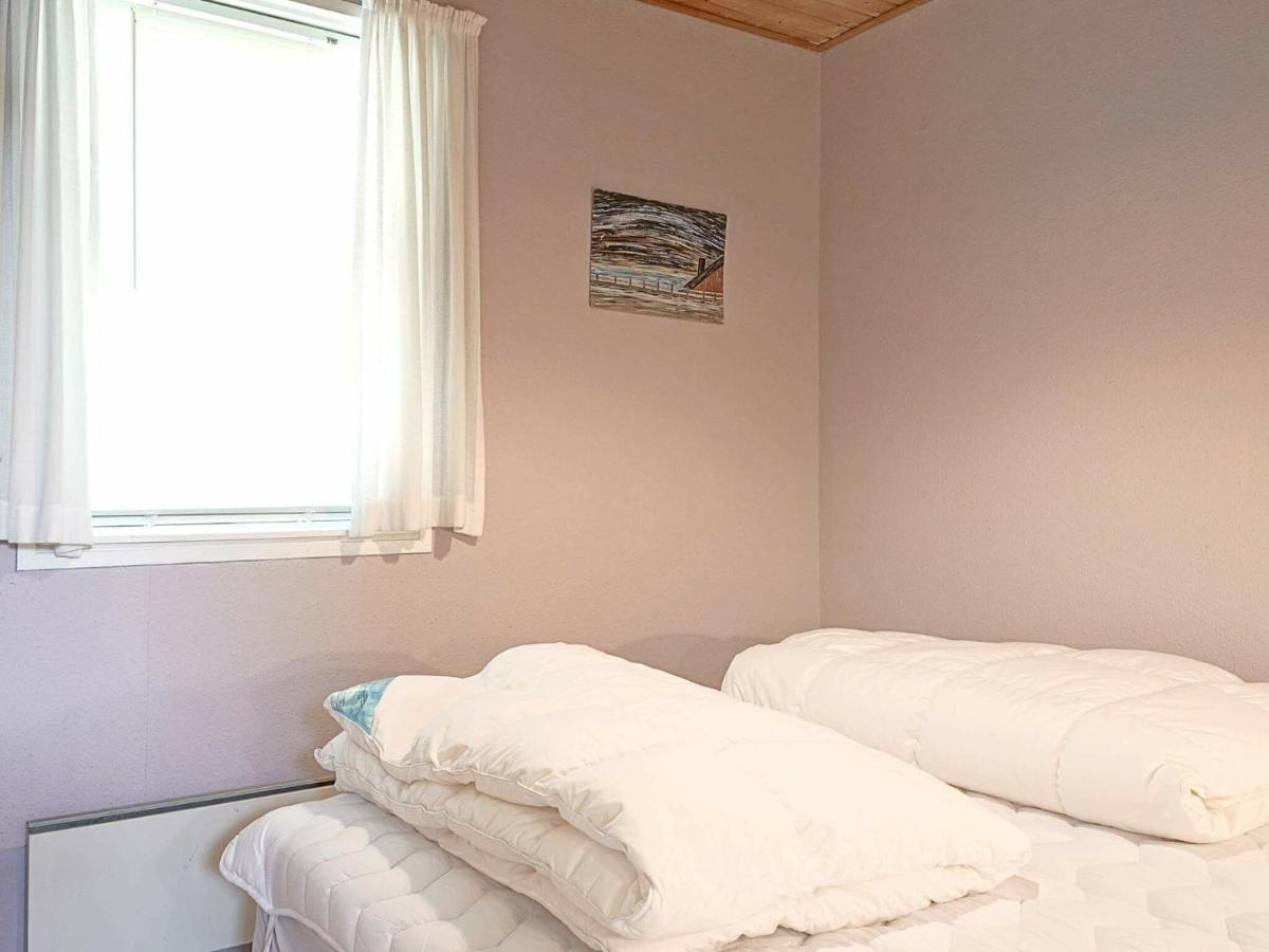Three-Bedroom Holiday Home In Hasle 3 Vang  Стая снимка